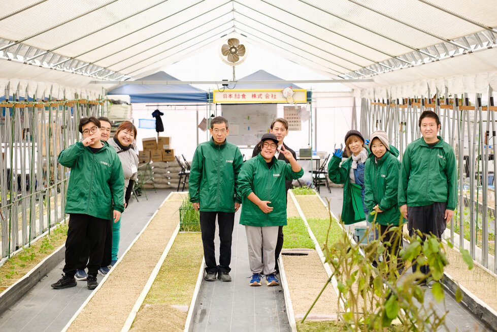 農園メンバーとの集合写真